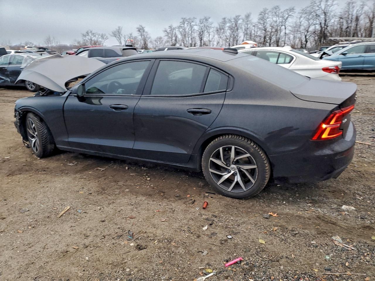 2020 VOLVO S60 T6 MOMENTUM photo 2