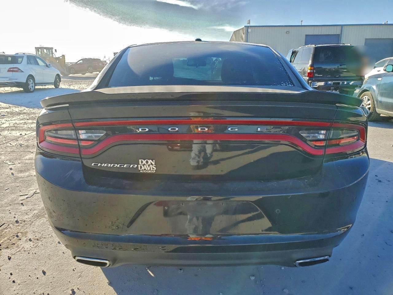 2017 DODGE CHARGER SE photo 6