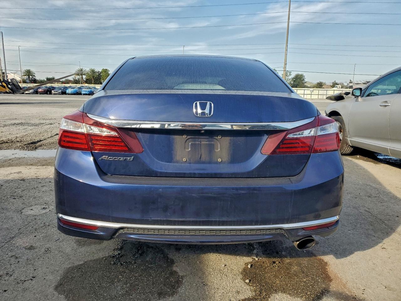 2017 HONDA ACCORD LX photo 6