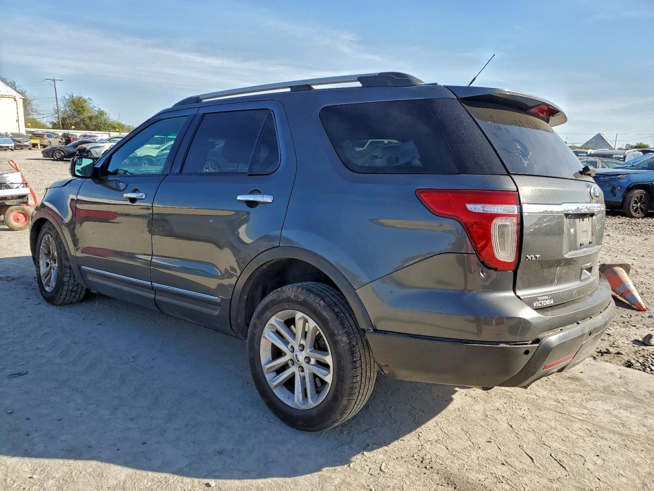 2015 FORD EXPLORER XLT photo 2