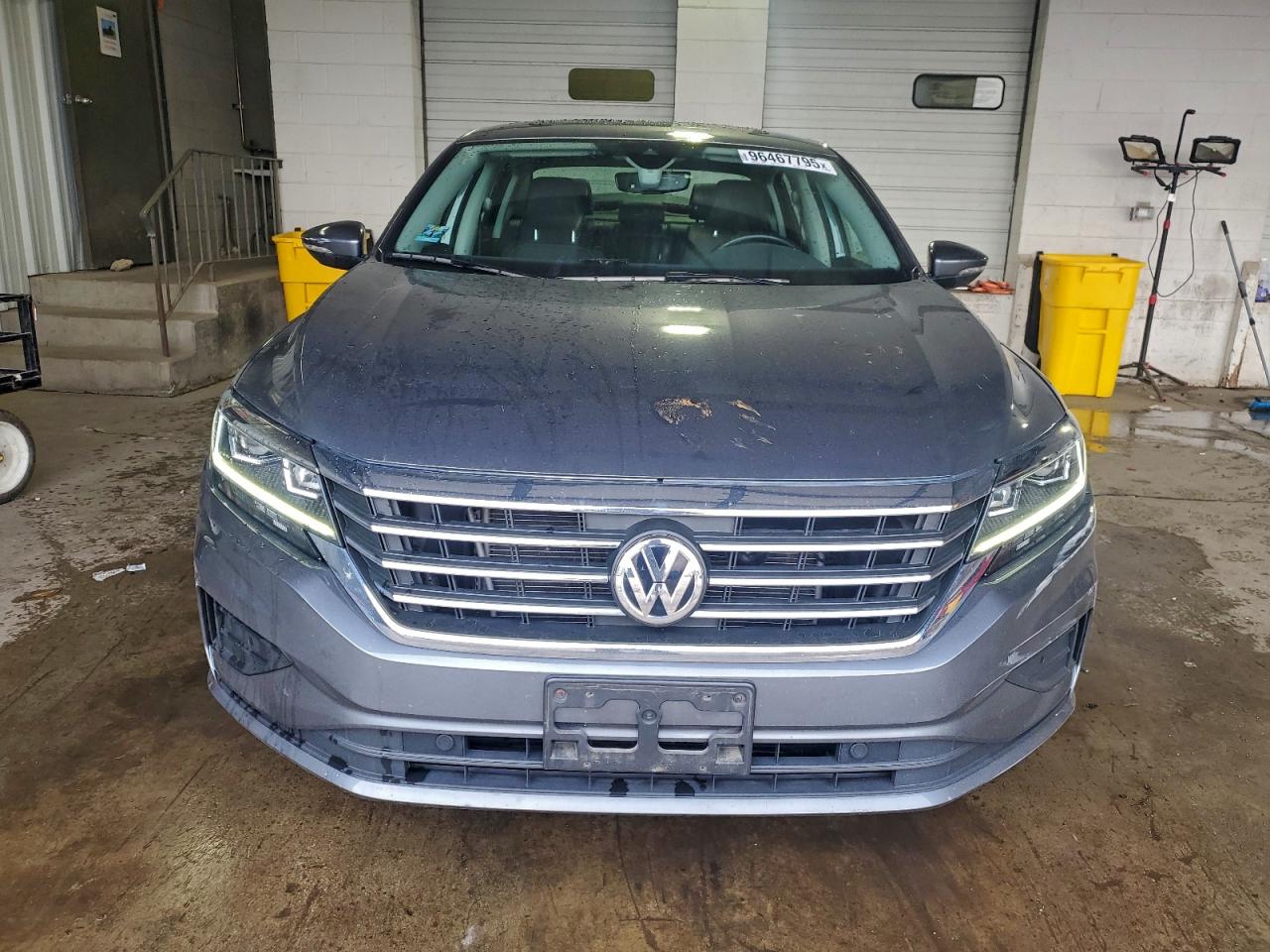 2020 VOLKSWAGEN PASSAT SEL photo 5