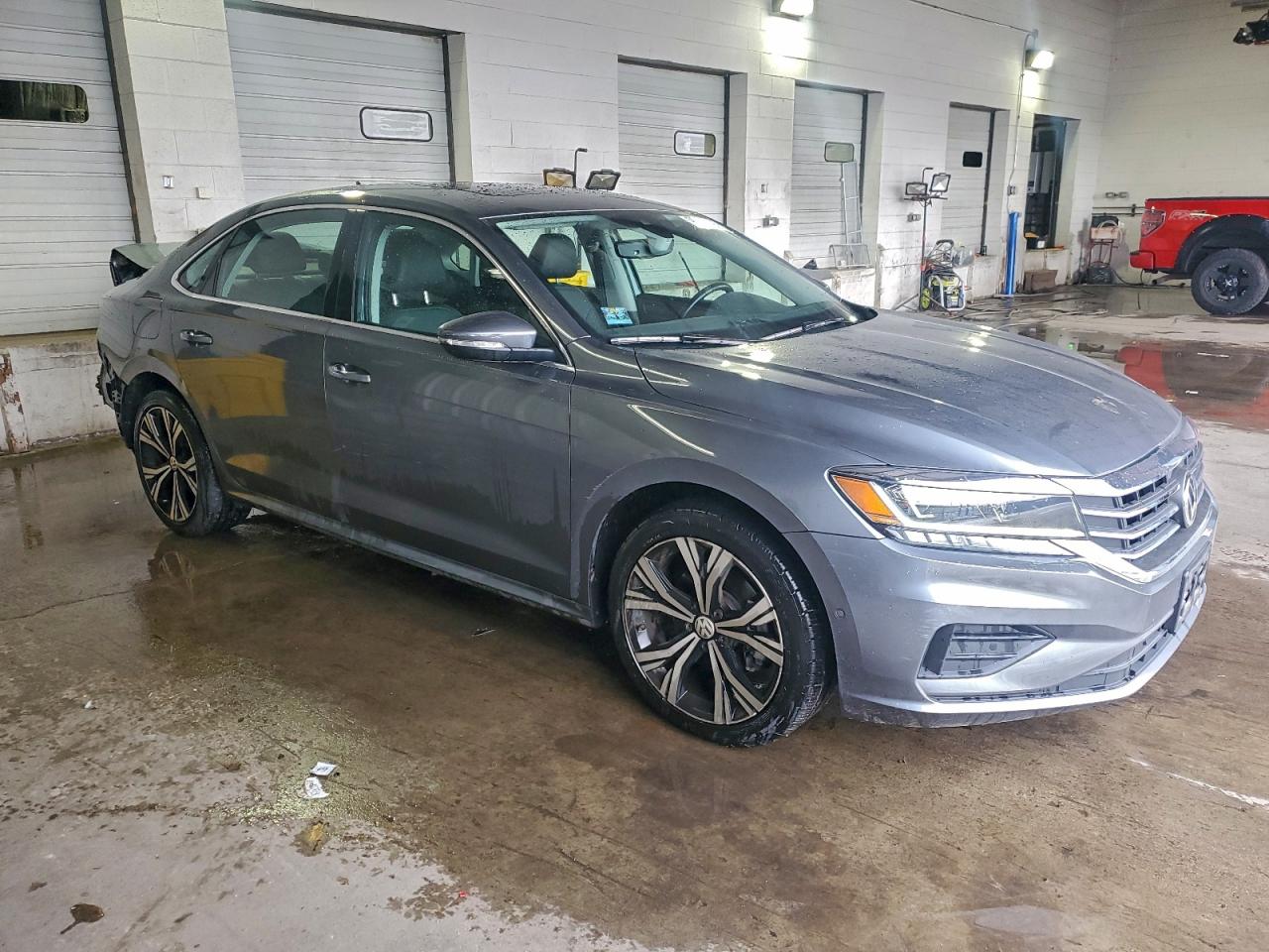 2020 VOLKSWAGEN PASSAT SEL photo 4