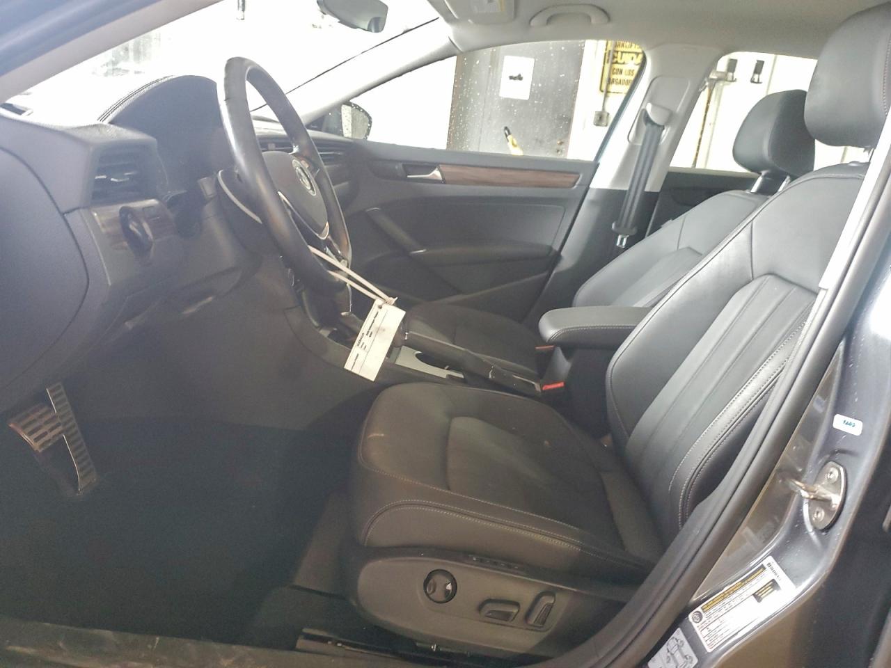 2020 VOLKSWAGEN PASSAT SEL photo 7