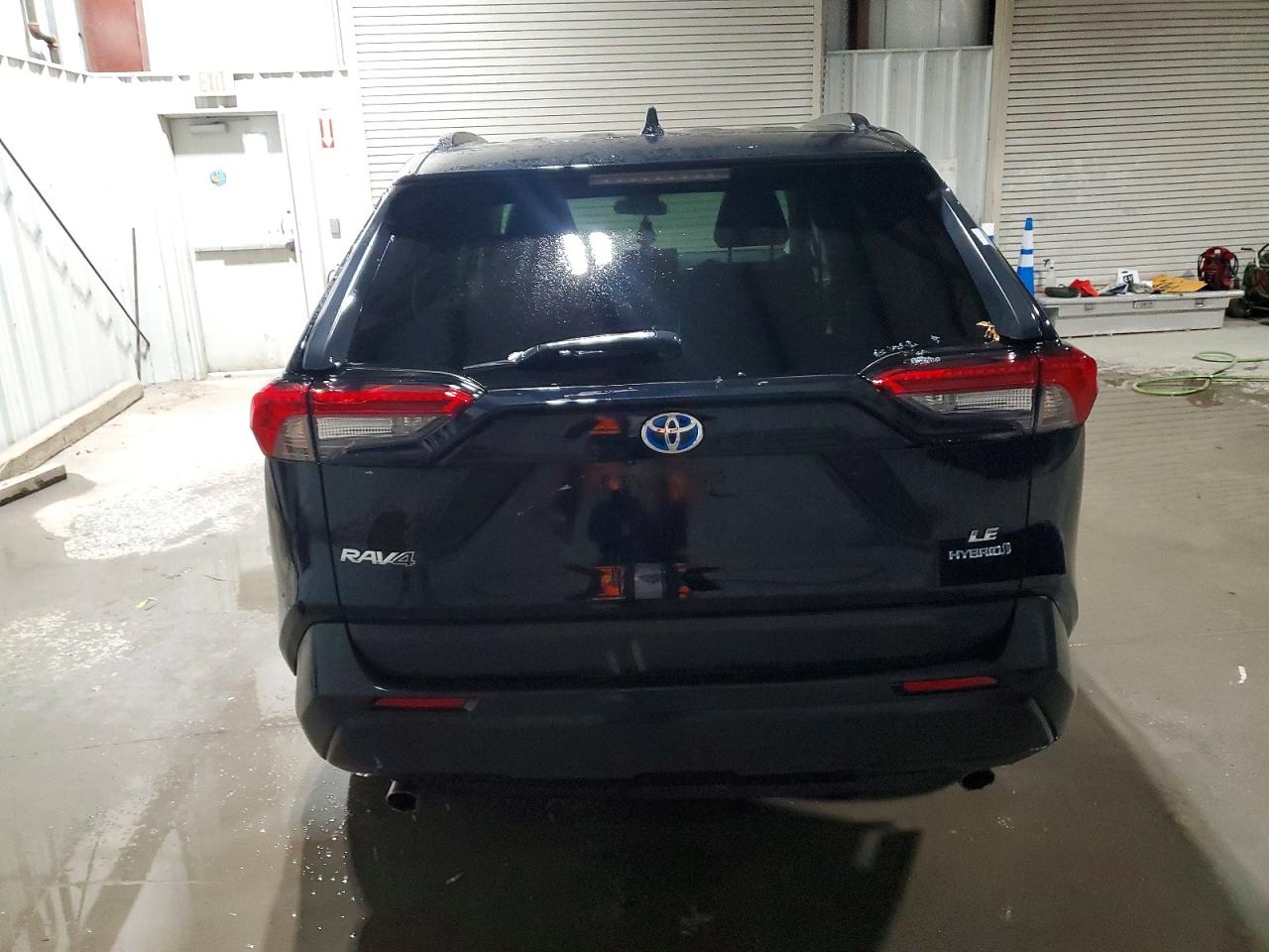 2021 TOYOTA RAV4 LE photo 6