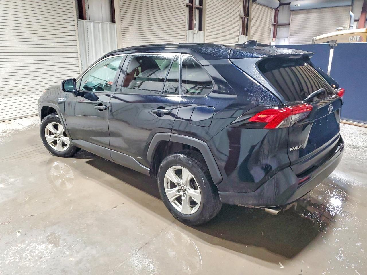 2021 TOYOTA RAV4 LE photo 2