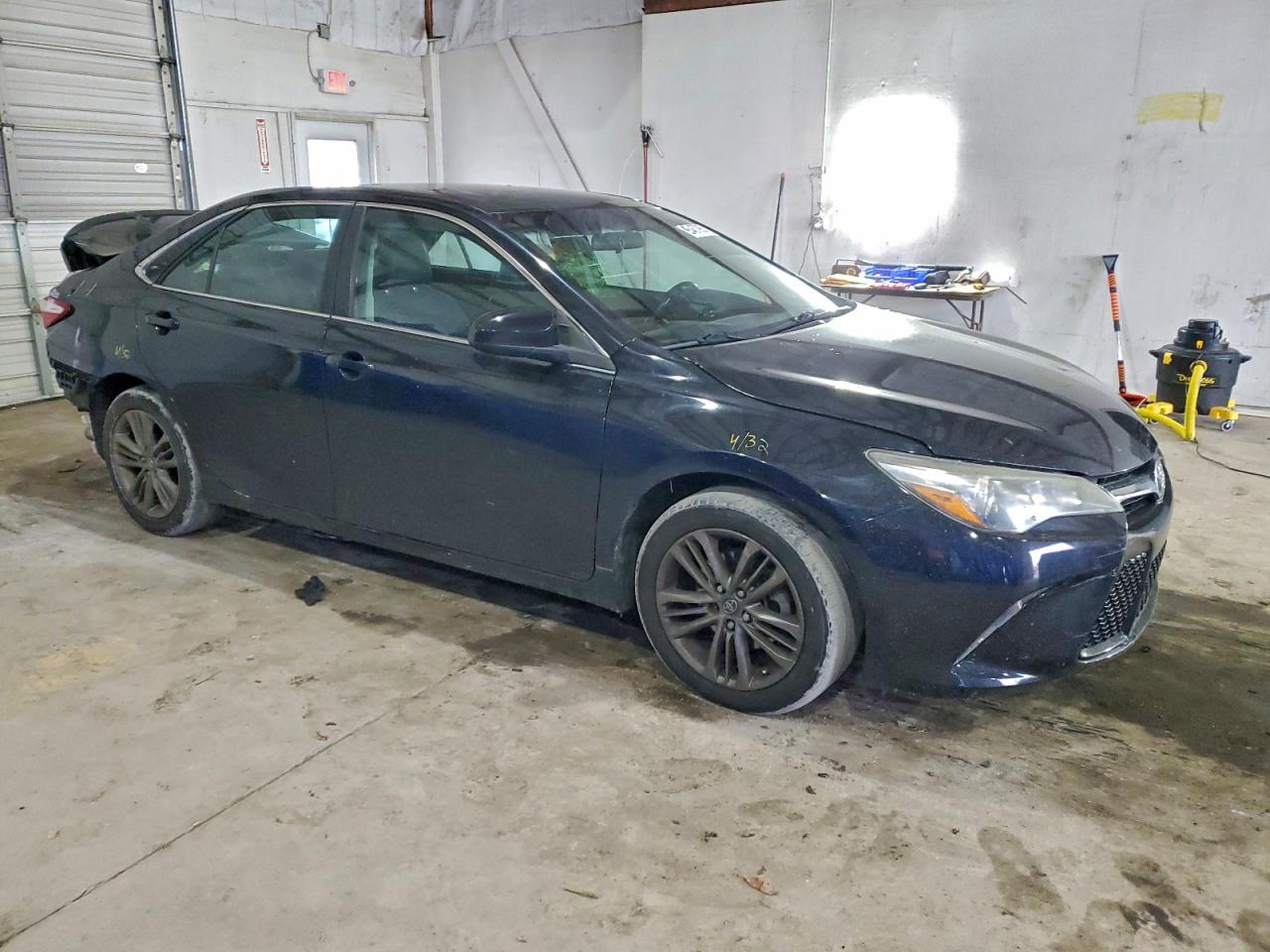 2016 TOYOTA CAMRY LE photo 4