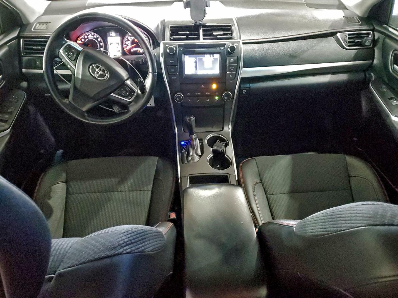 2016 TOYOTA CAMRY LE photo 8