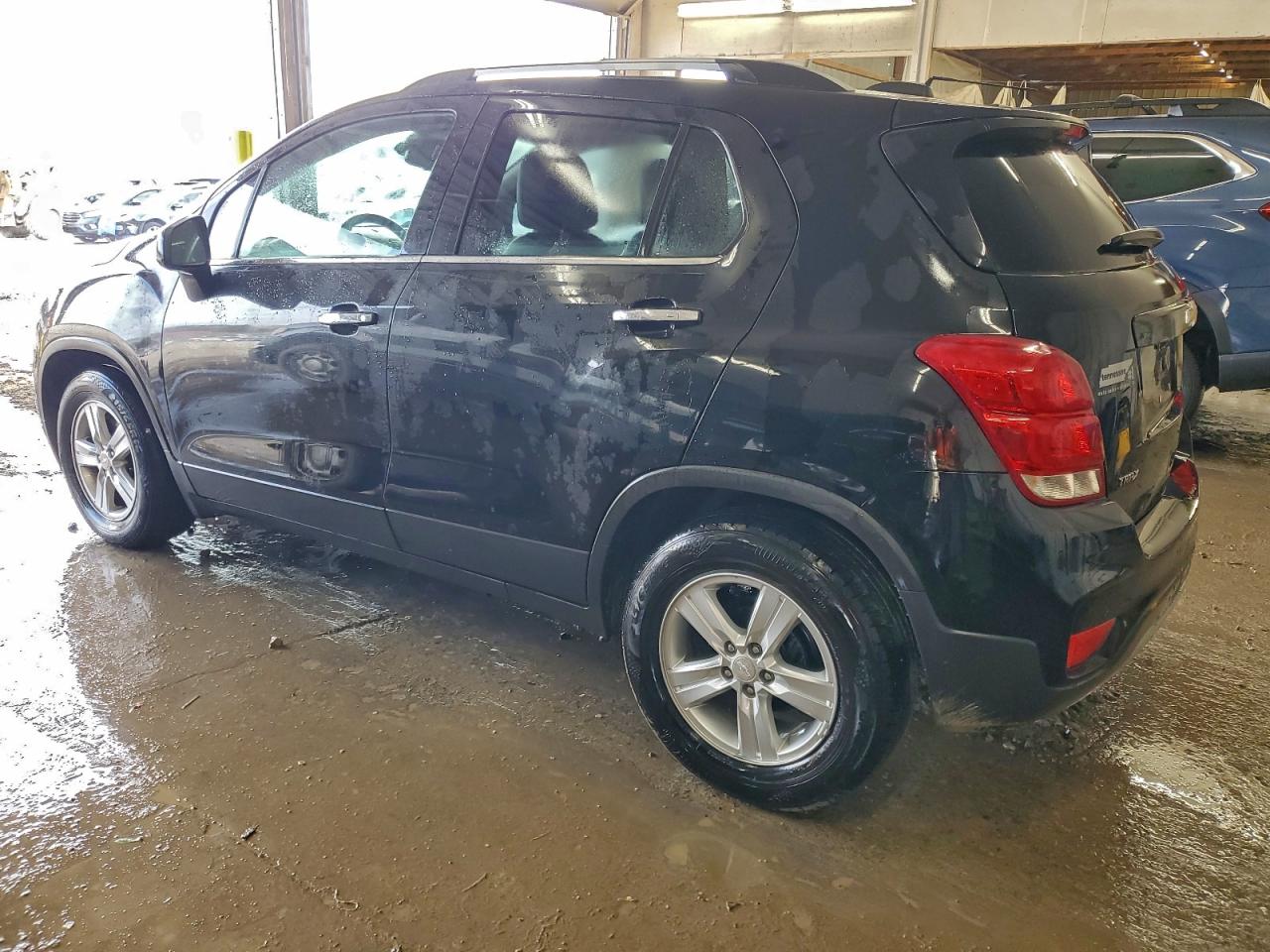 2017 CHEVROLET TRAX 1LT photo 2