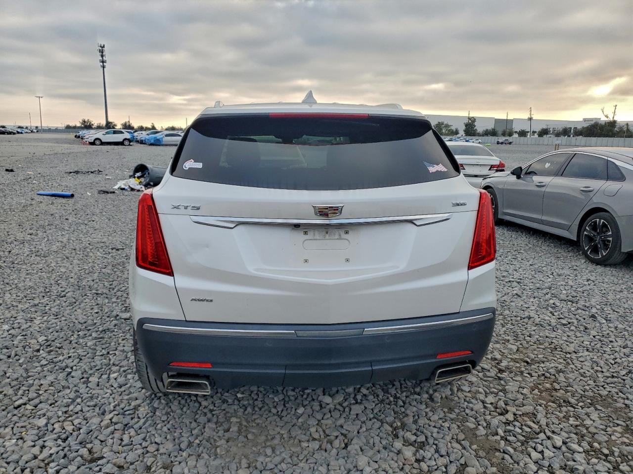 2018 CADILLAC XT5 LUXURY photo 6
