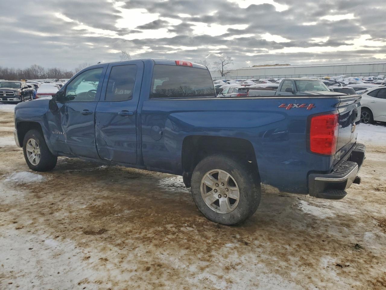 2018 CHEVROLET SILVERADO K1500 LT photo 2