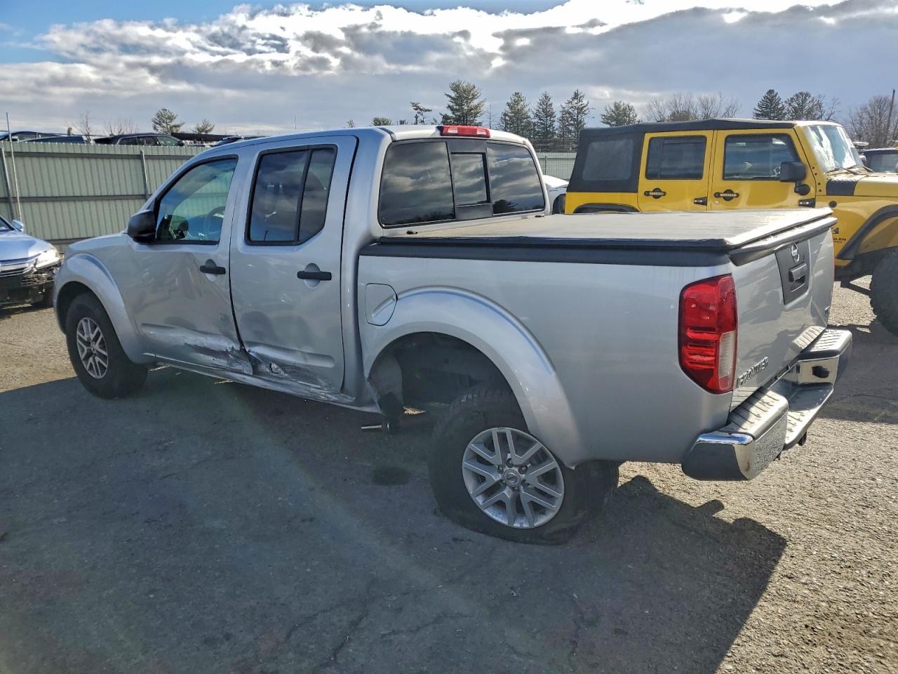 2019 NISSAN FRONTIER S photo 2