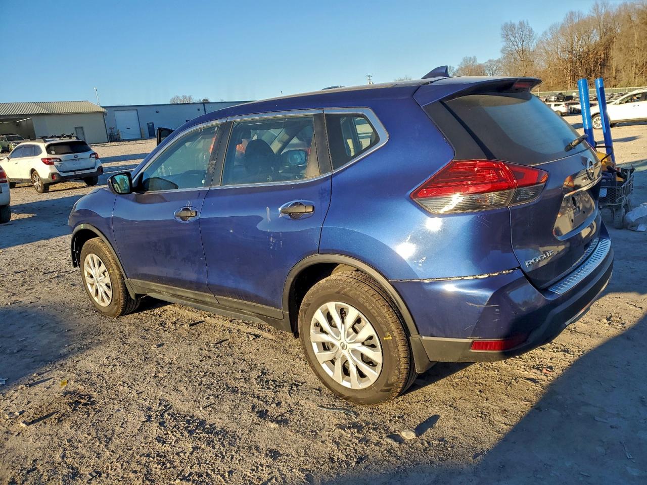 2017 NISSAN ROGUE photo 2