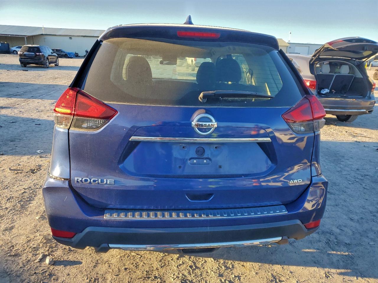 2017 NISSAN ROGUE photo 6