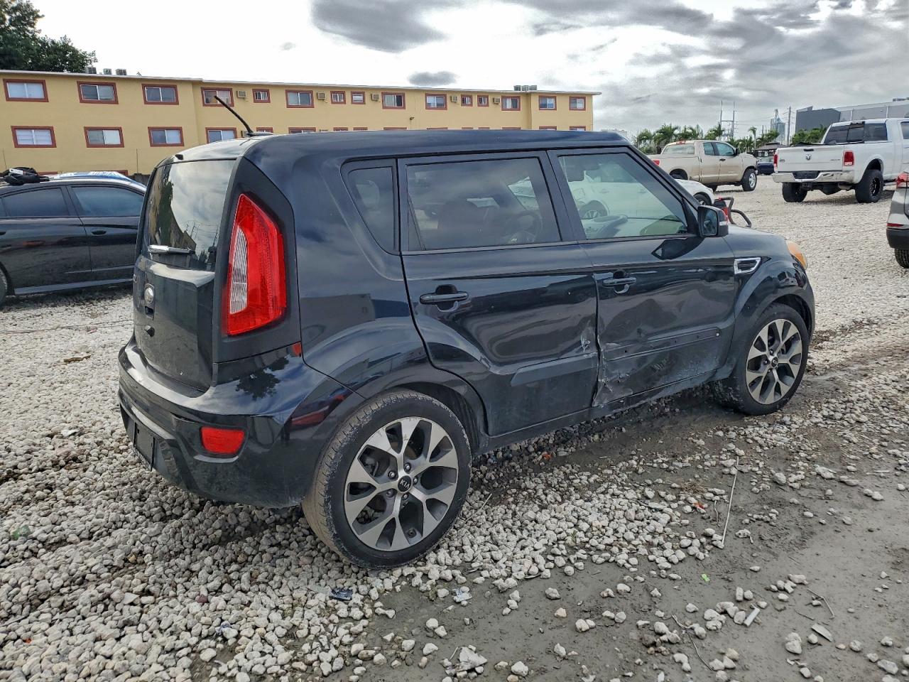 2013 KIA SOUL + photo 3