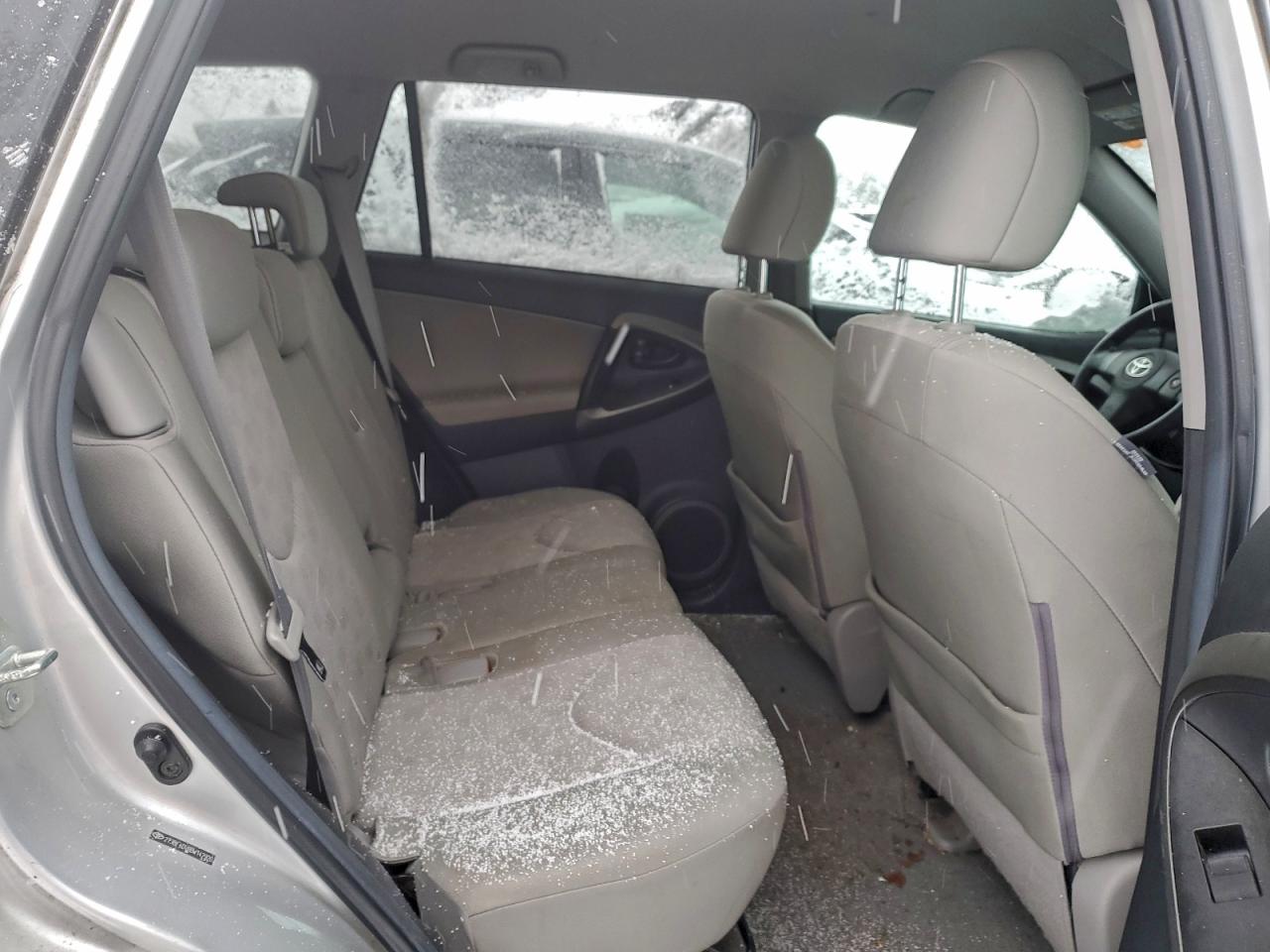 2011 TOYOTA RAV4 photo 11