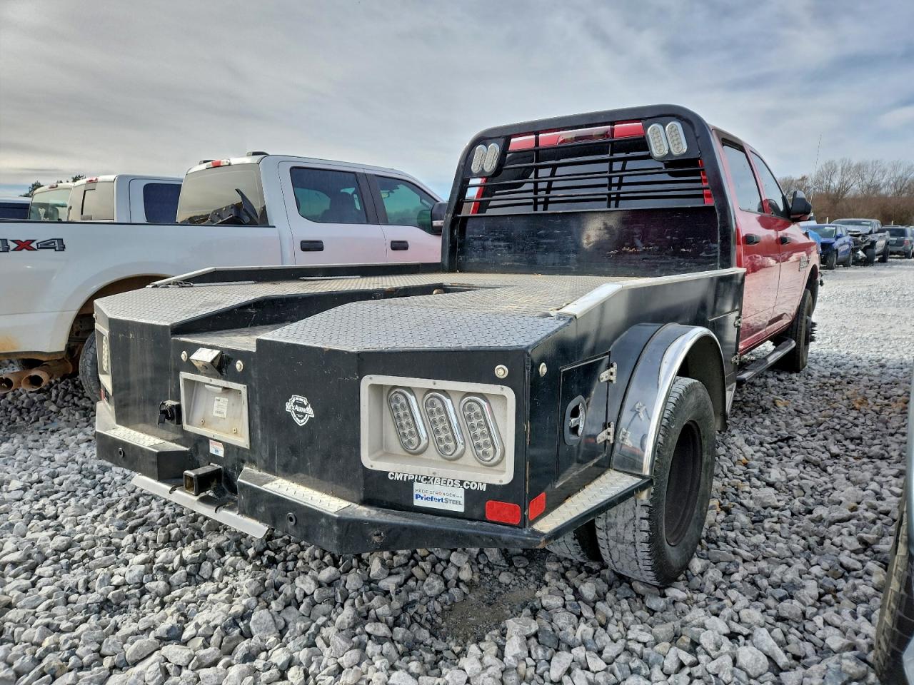 2018 RAM 3500 TRUCK CAB AND CHASSIS photo 3