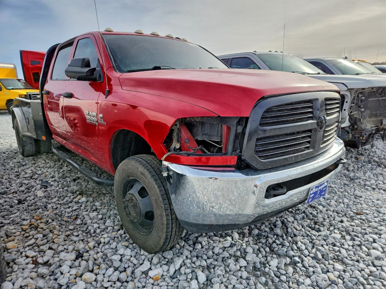 2018 RAM 3500 TRUCK CAB AND CHASSIS photo 4