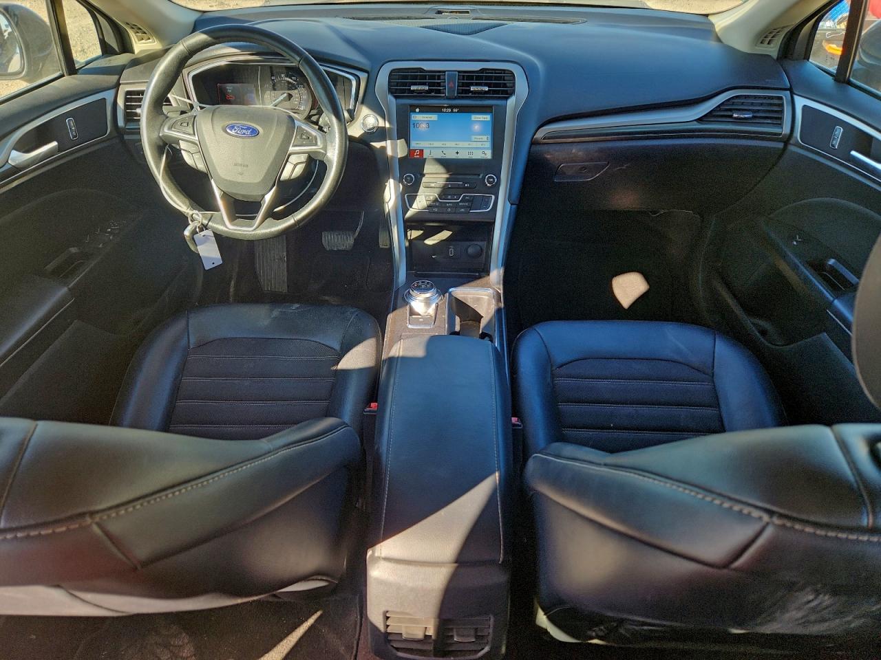 2017 FORD FUSION SE photo 8