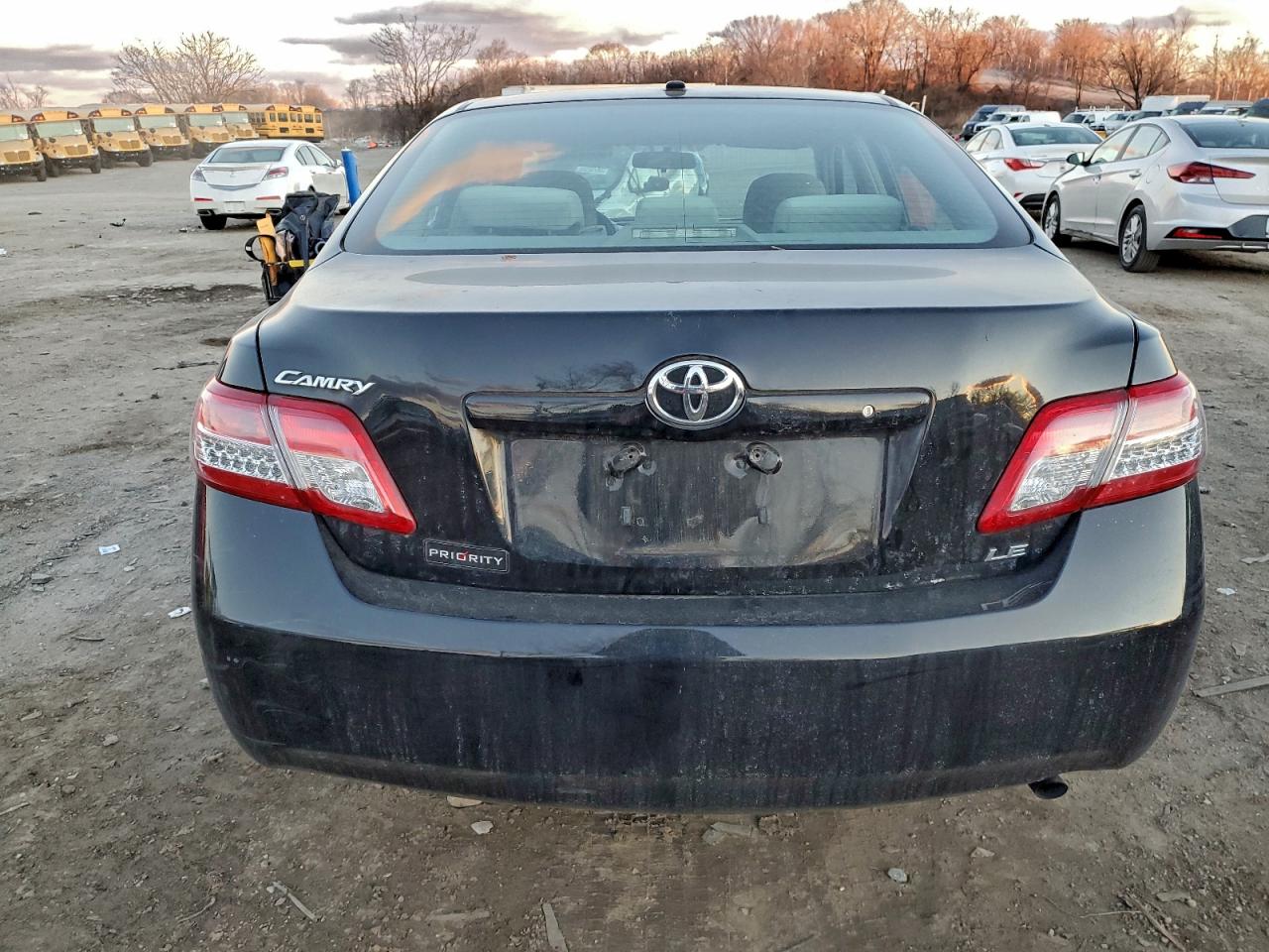 2010 TOYOTA CAMRY BASE photo 6