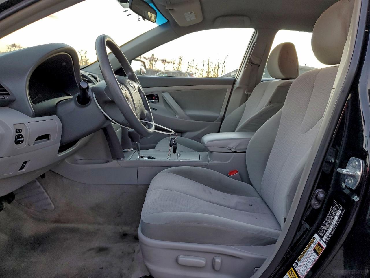 2010 TOYOTA CAMRY BASE photo 7