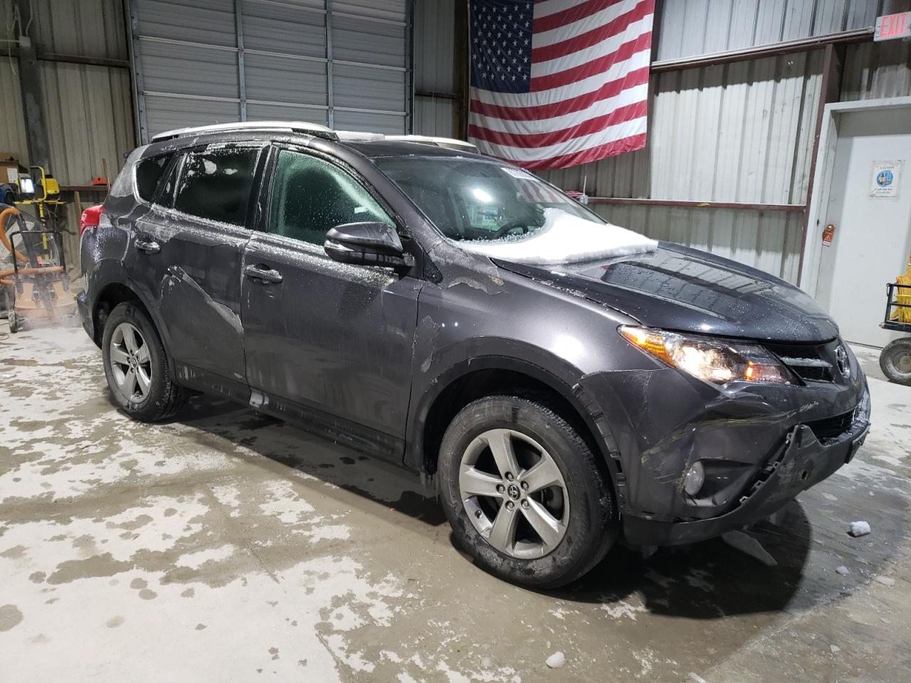 2015 TOYOTA RAV4 XLE photo 4