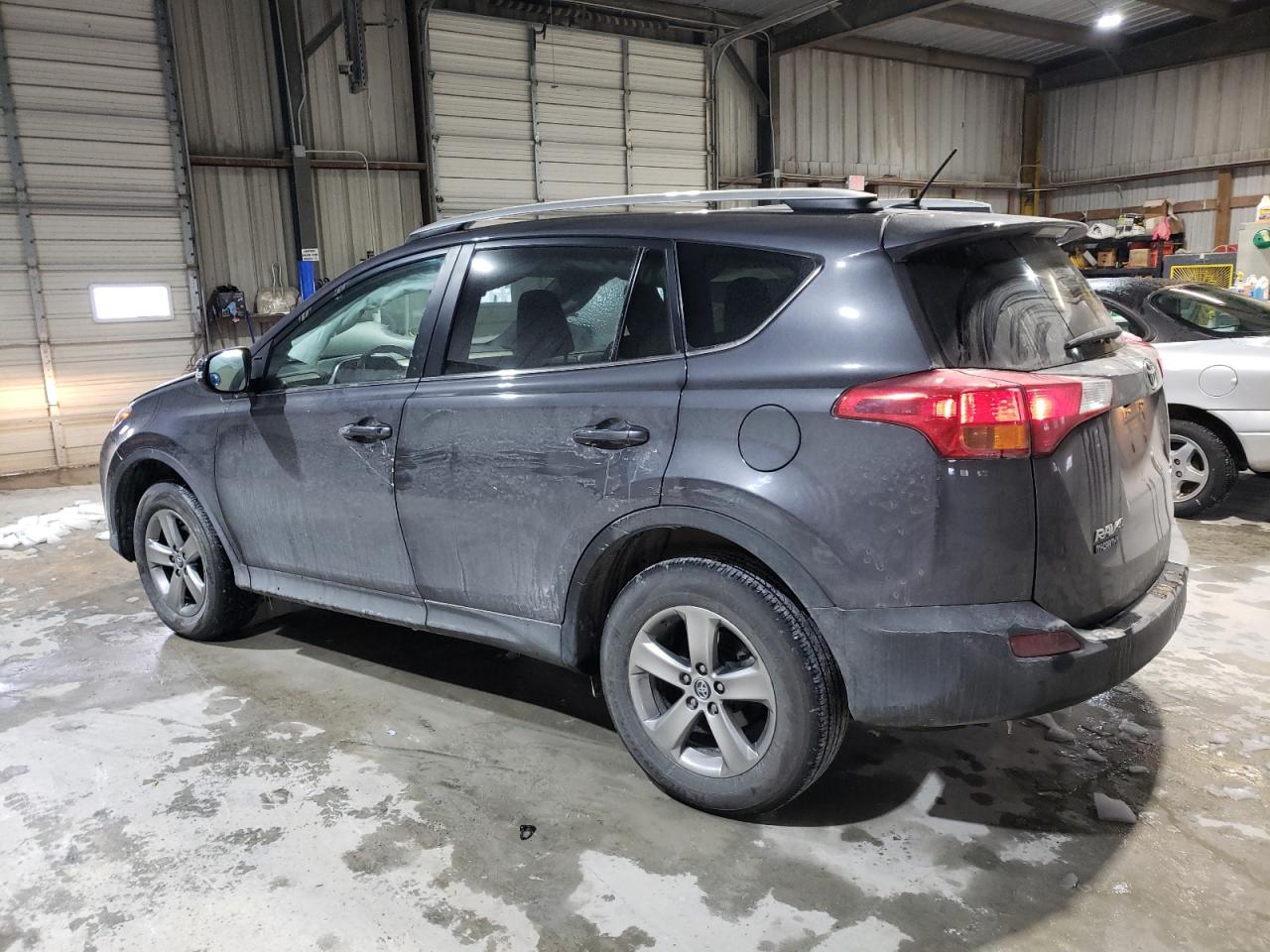 2015 TOYOTA RAV4 XLE photo 2