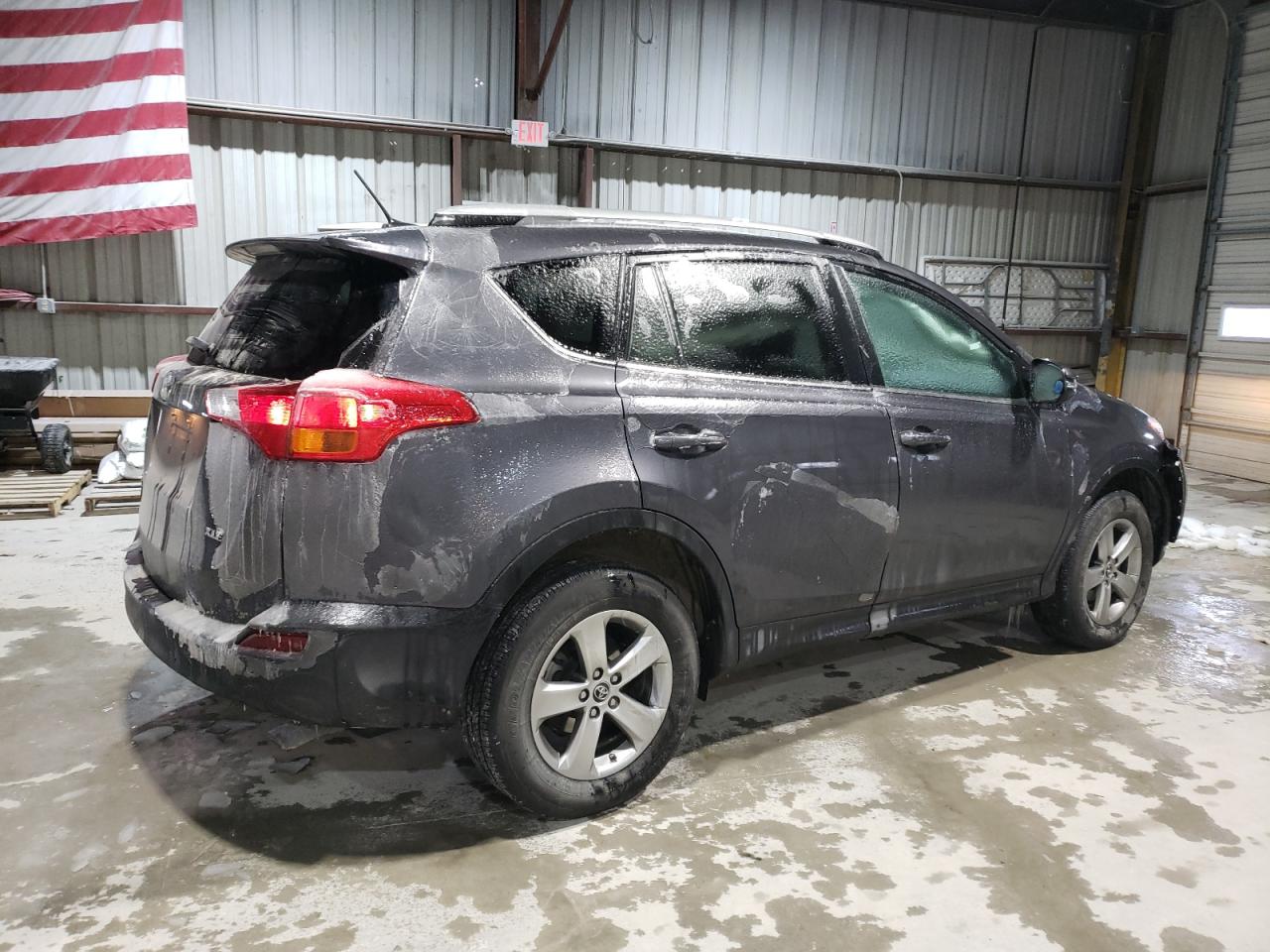 2015 TOYOTA RAV4 XLE photo 3