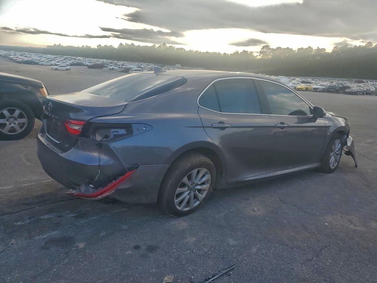 2020 TOYOTA CAMRY LE photo 3