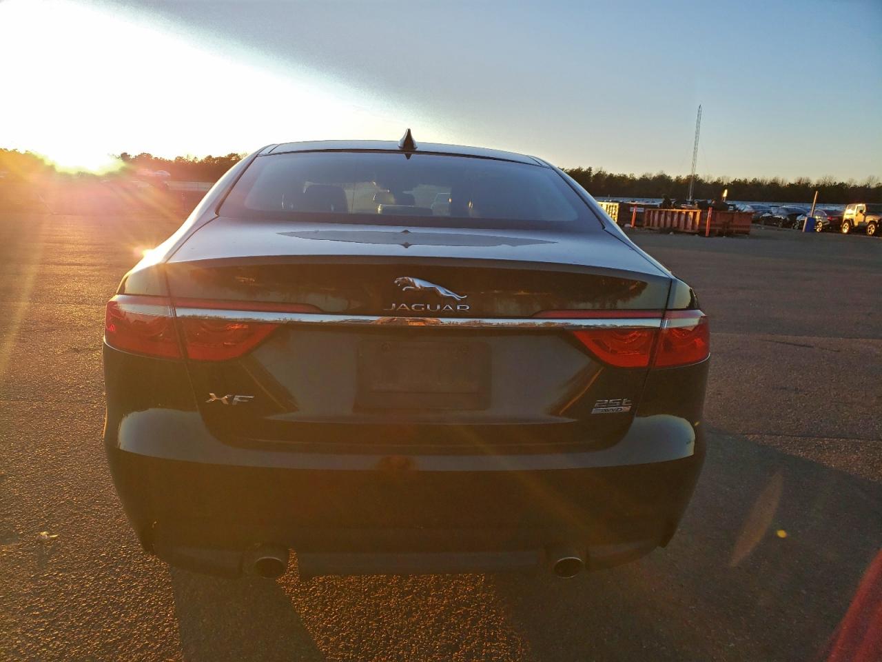 2018 JAGUAR XF photo 6