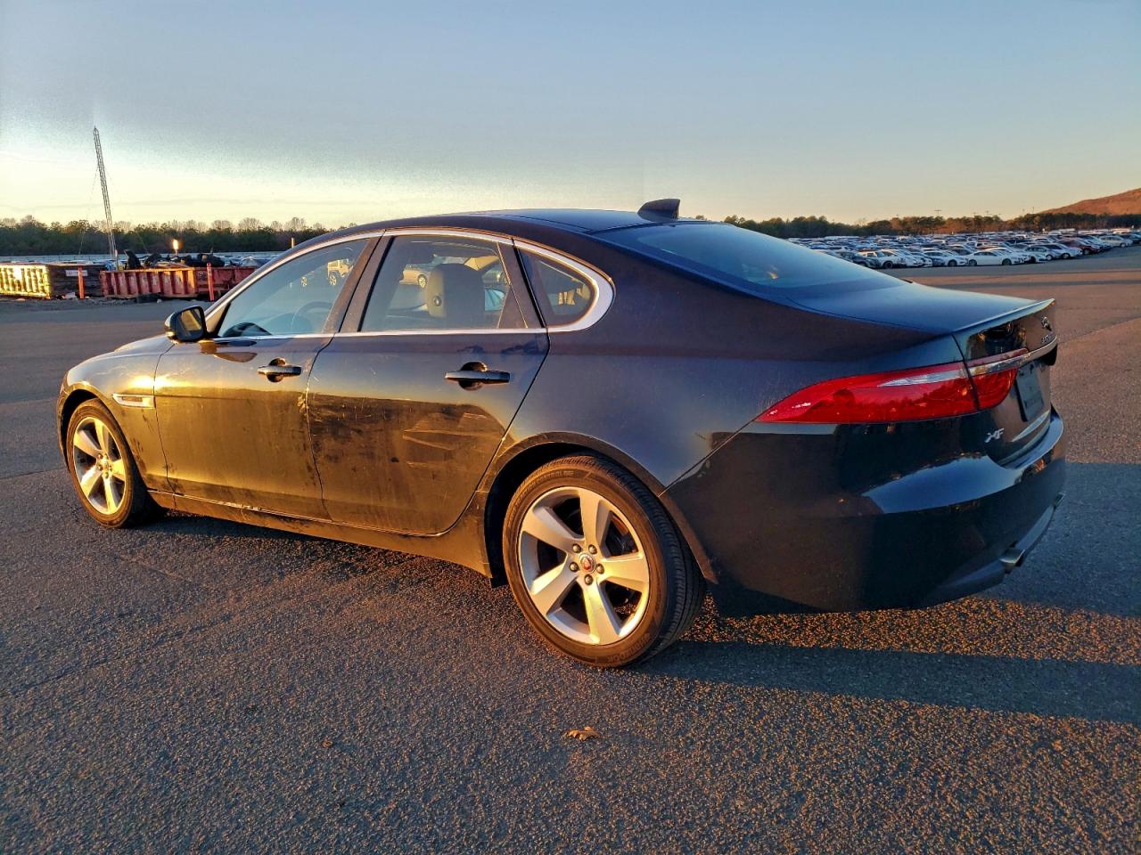 2018 JAGUAR XF photo 2