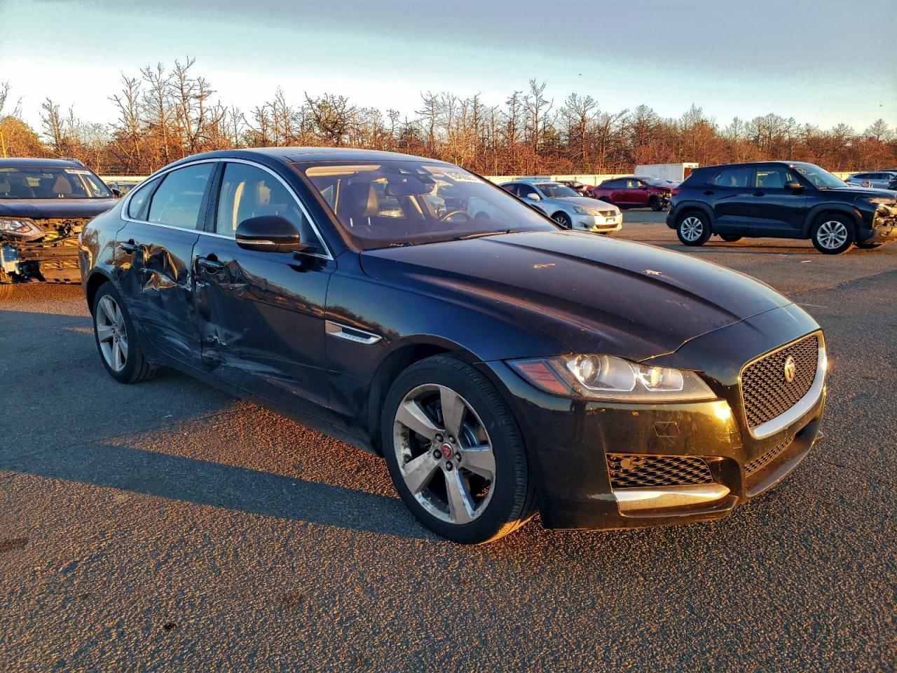 2018 JAGUAR XF photo 4