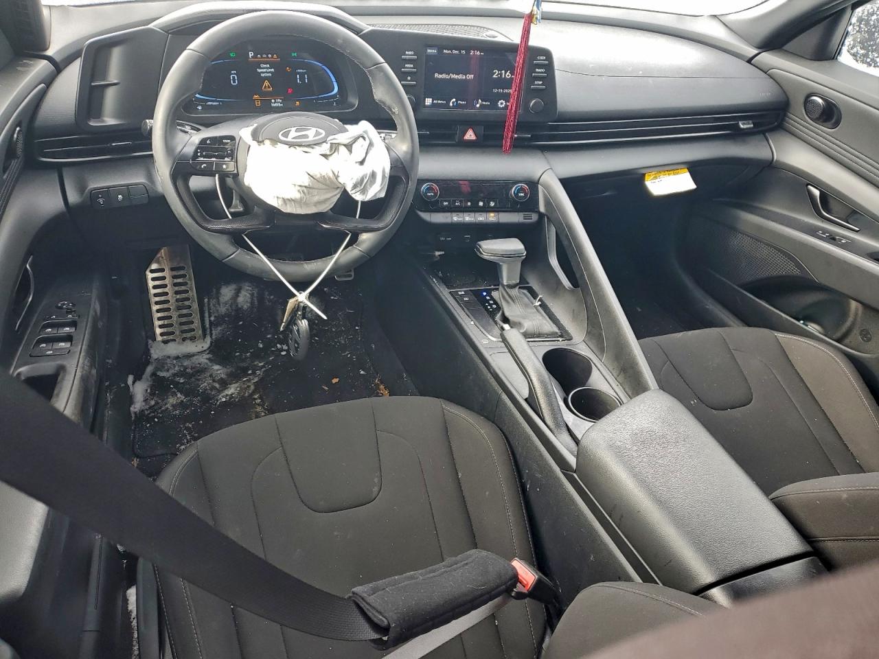 2025 HYUNDAI ELANTRA SEL SPORT photo 8