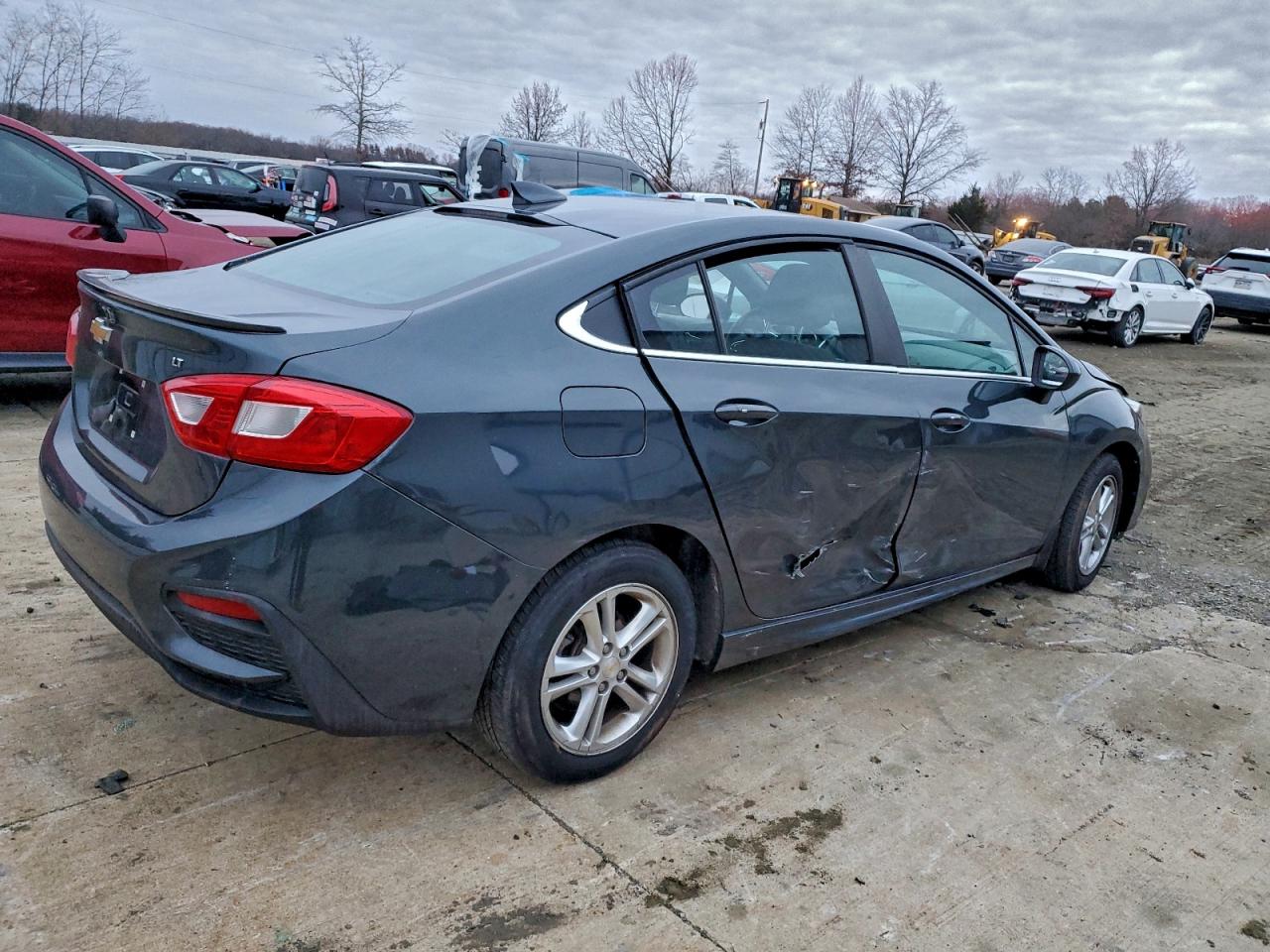 2017 CHEVROLET CRUZE LT photo 3