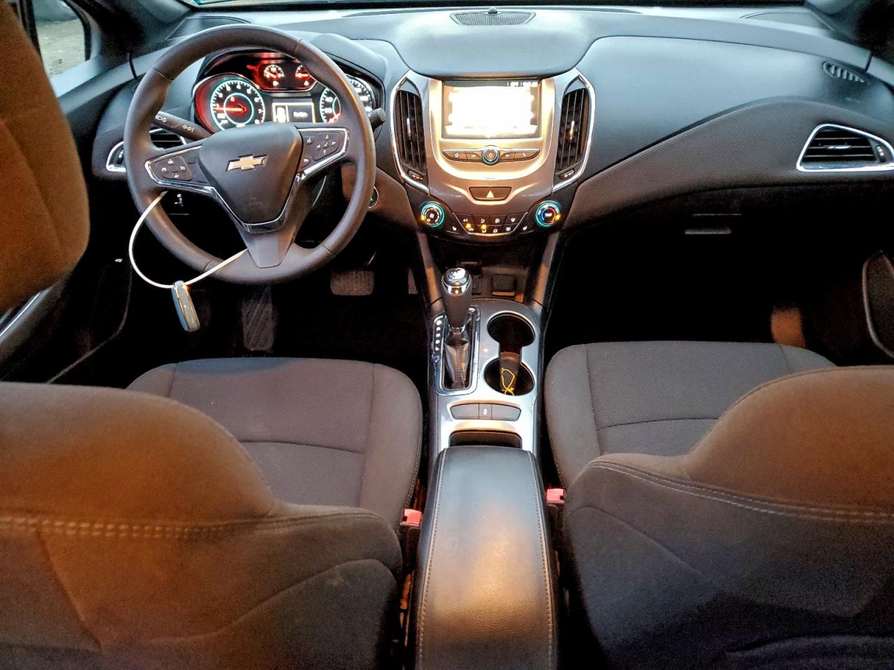 2017 CHEVROLET CRUZE LT photo 8