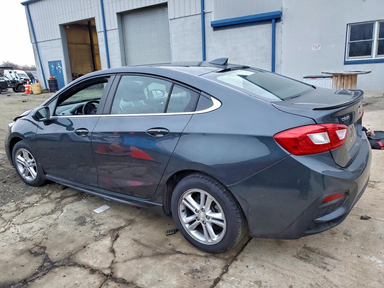 2017 CHEVROLET CRUZE LT photo 2