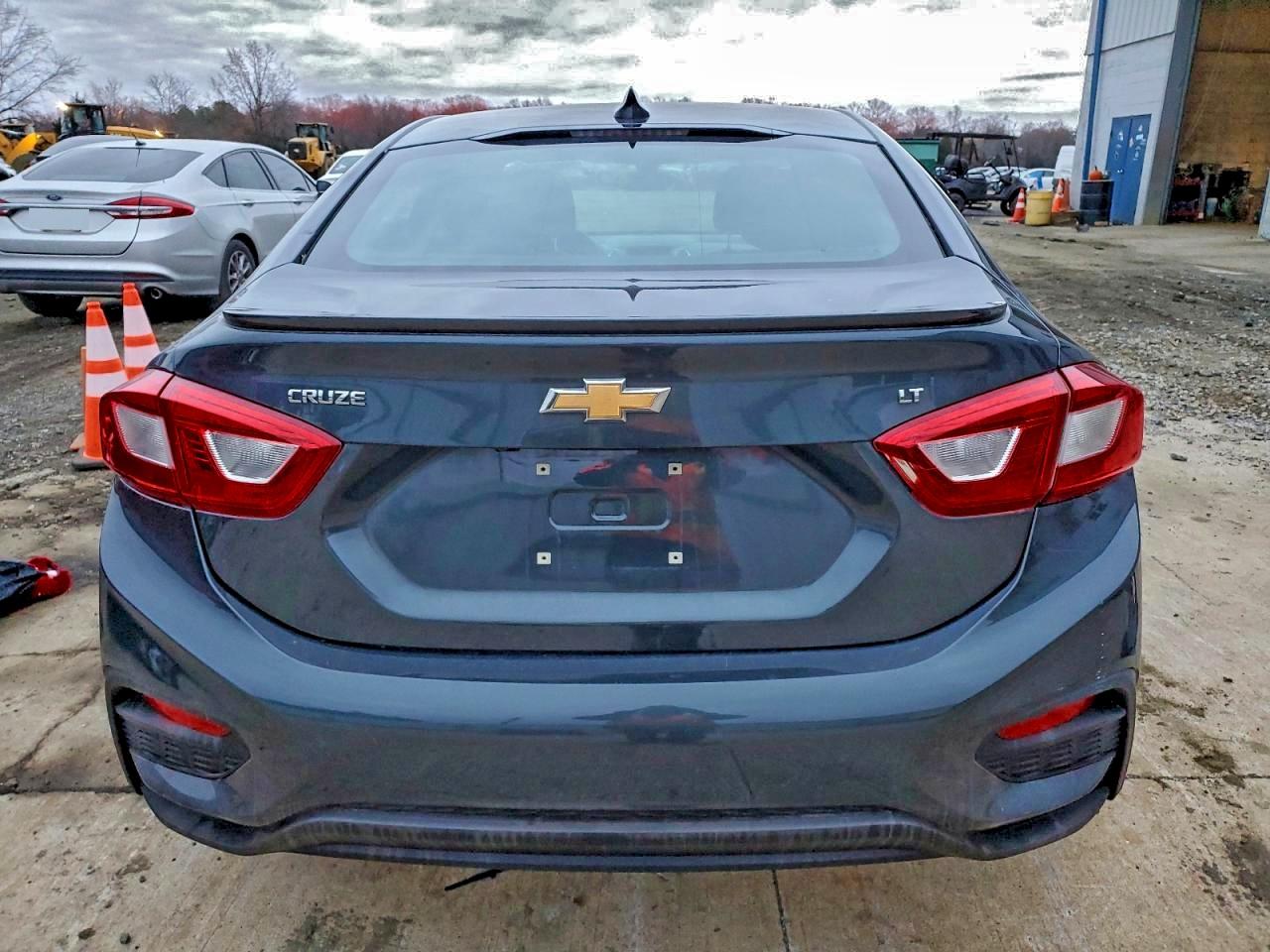 2017 CHEVROLET CRUZE LT photo 6