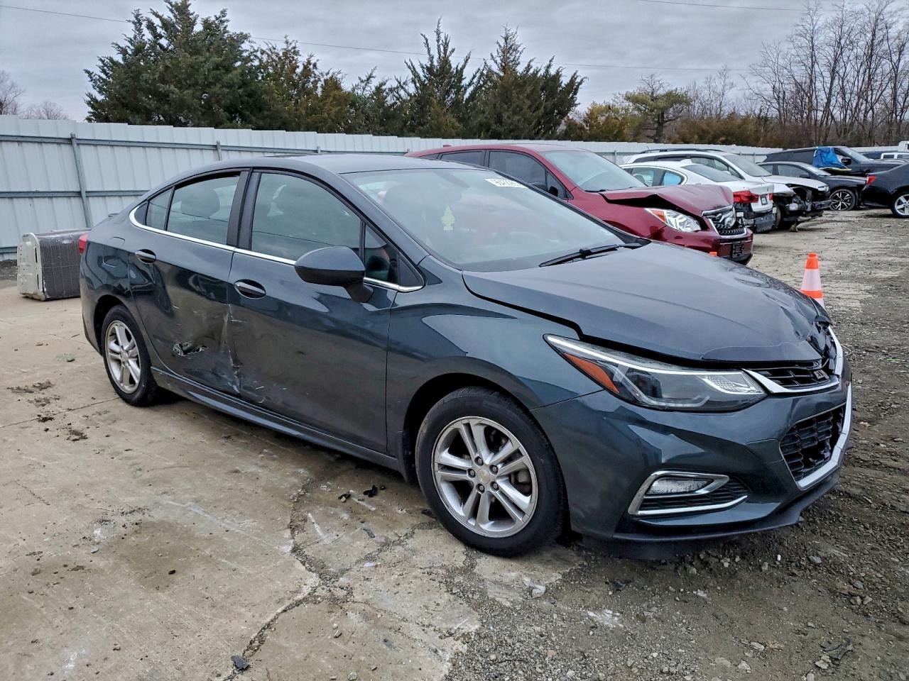 2017 CHEVROLET CRUZE LT photo 4