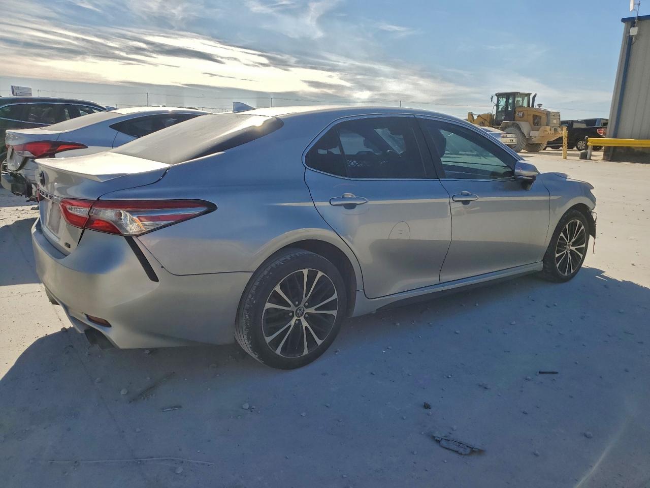 2019 TOYOTA CAMRY L photo 3