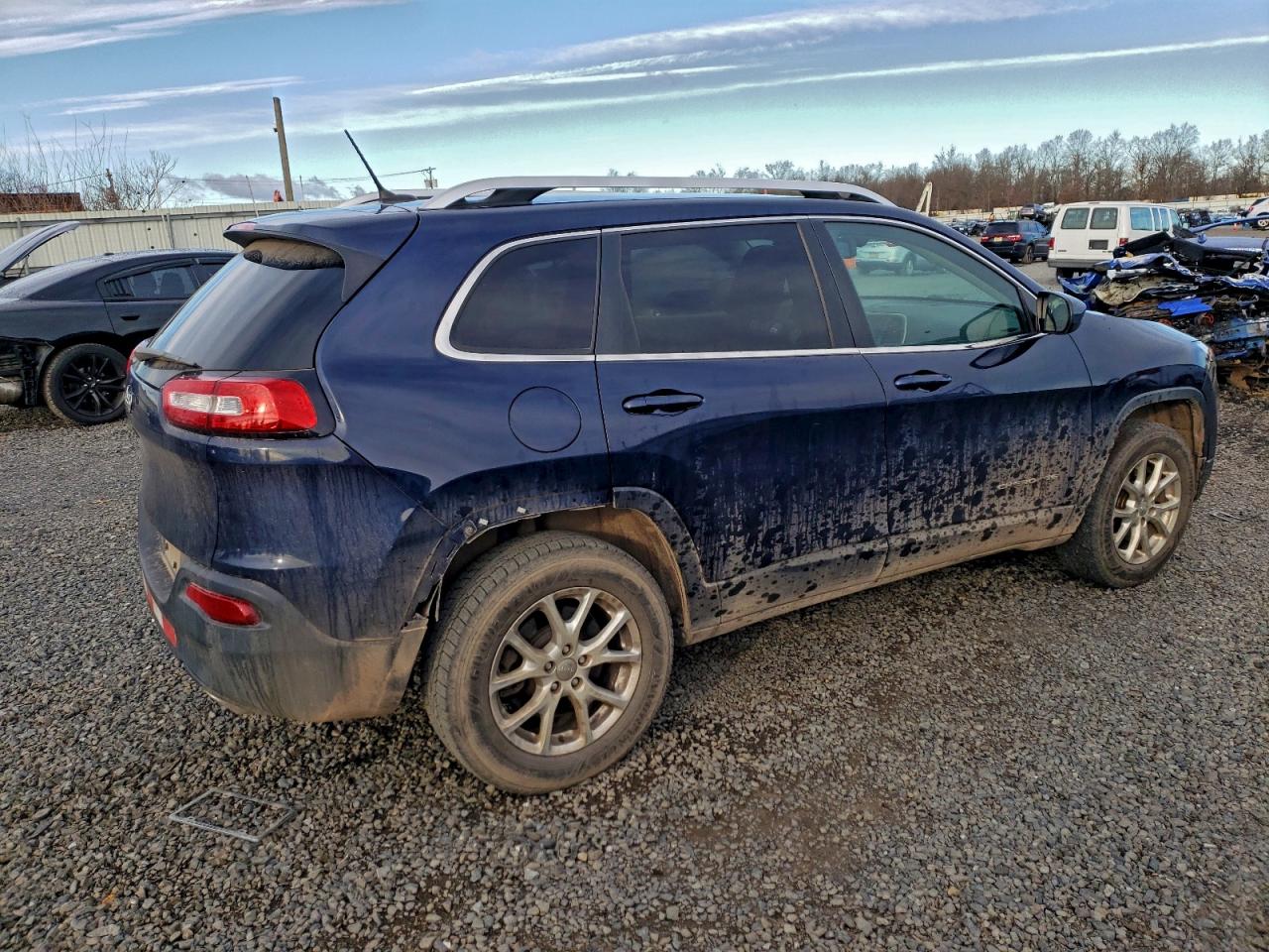 2015 JEEP CHEROKEE LATITUDE photo 3