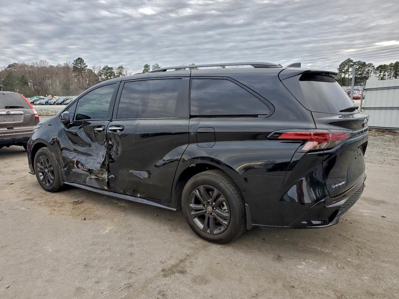2025 TOYOTA SIENNA XSE photo 2