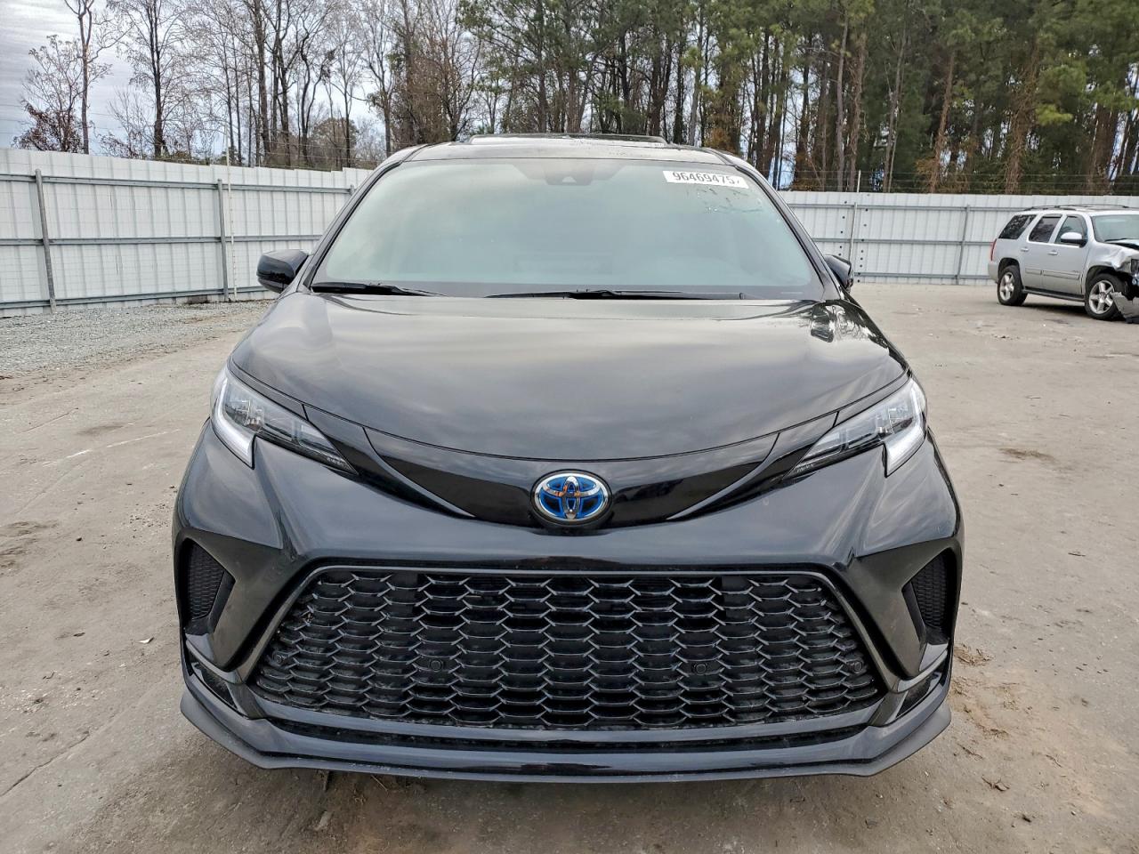 2025 TOYOTA SIENNA XSE photo 5