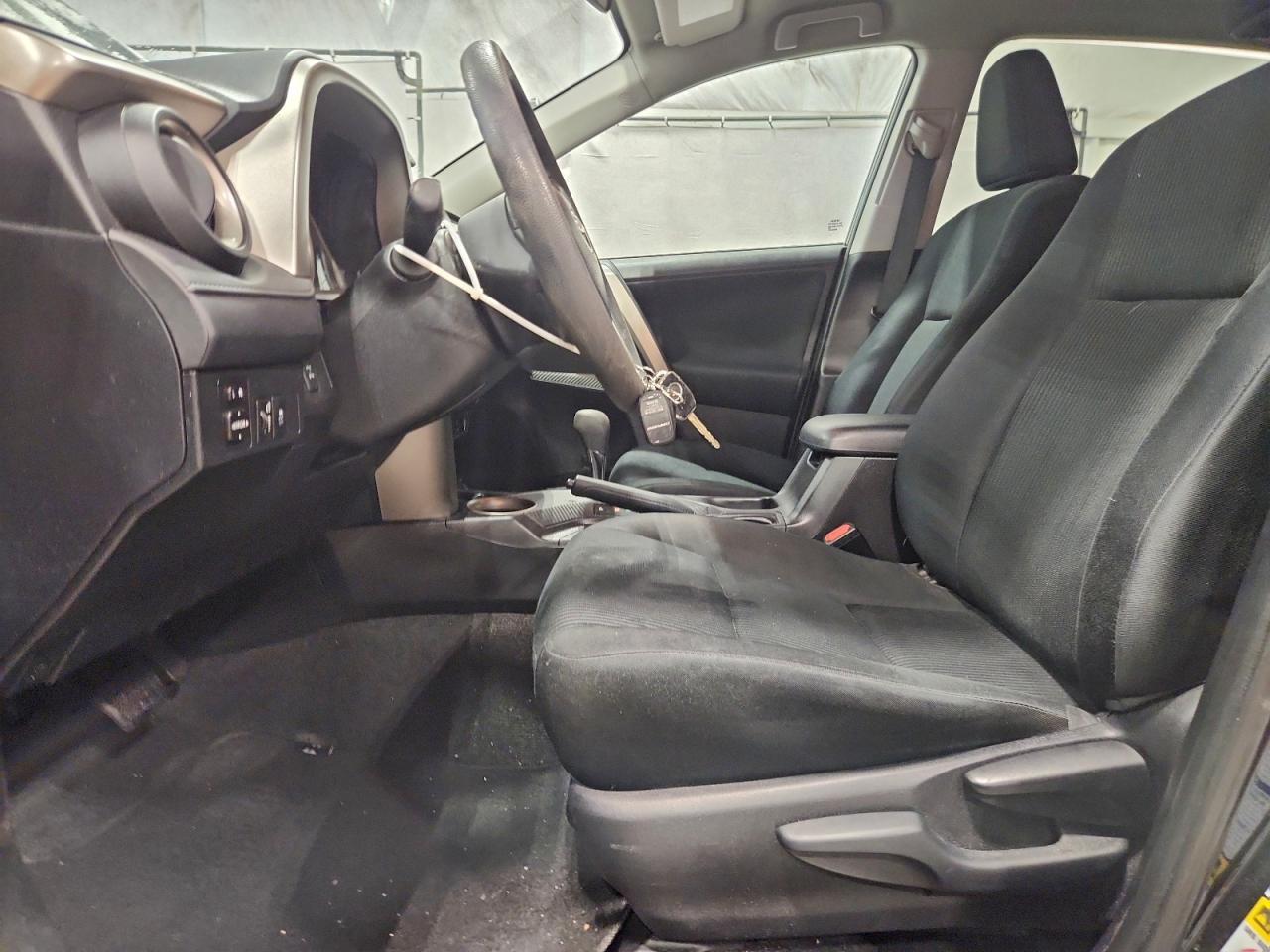 2014 TOYOTA RAV4 LE photo 7