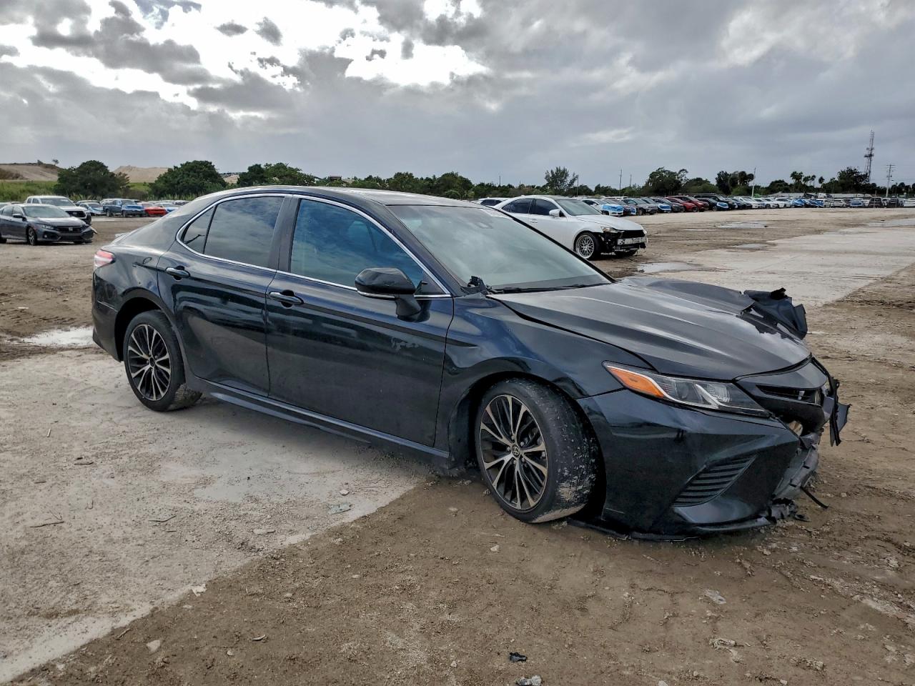 2020 TOYOTA CAMRY SE photo 4
