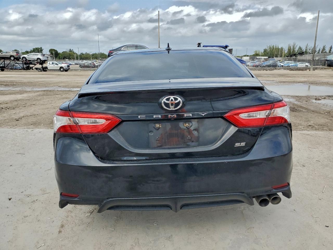 2020 TOYOTA CAMRY SE photo 6