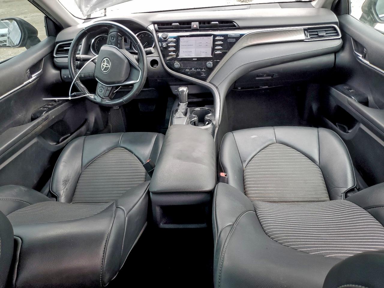 2020 TOYOTA CAMRY SE photo 8