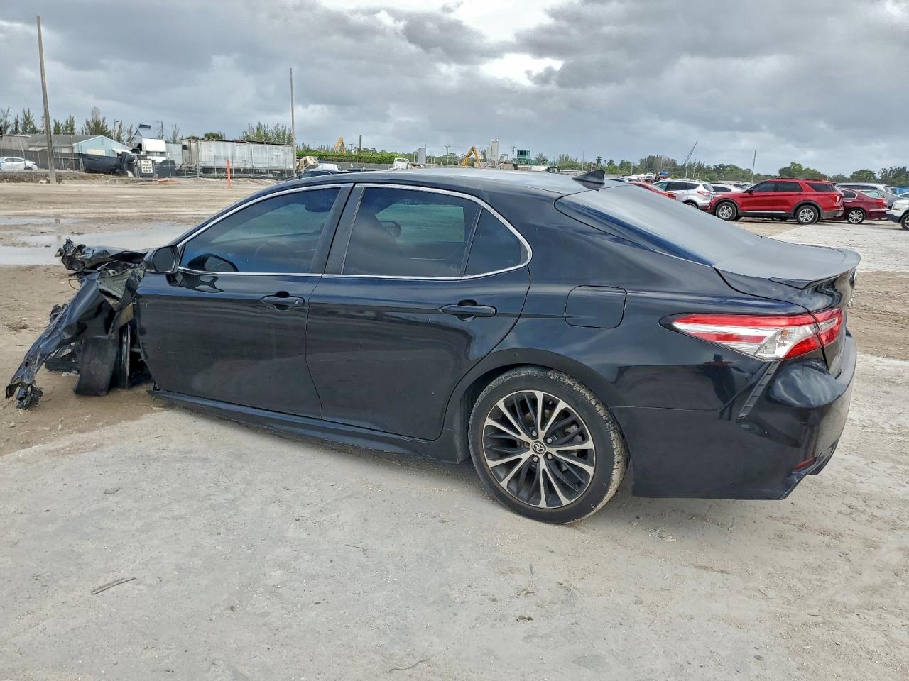 2020 TOYOTA CAMRY SE photo 2