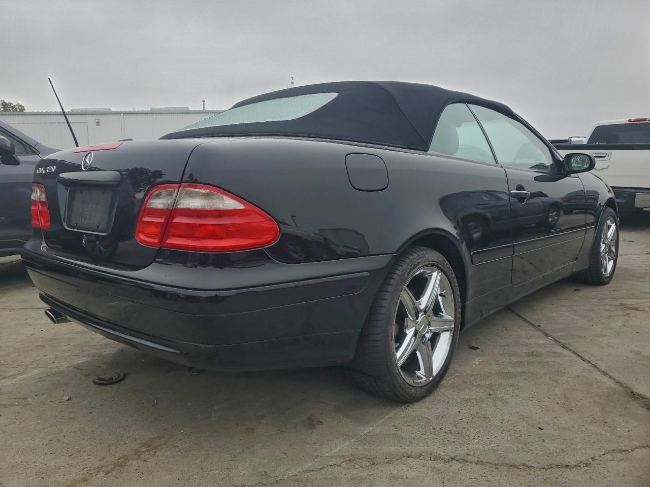 2002 MERCEDES-BENZ CLK 320 photo 3