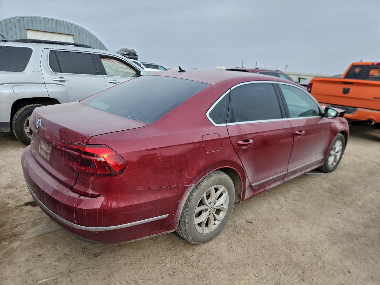 2017 VOLKSWAGEN PASSAT S photo 3