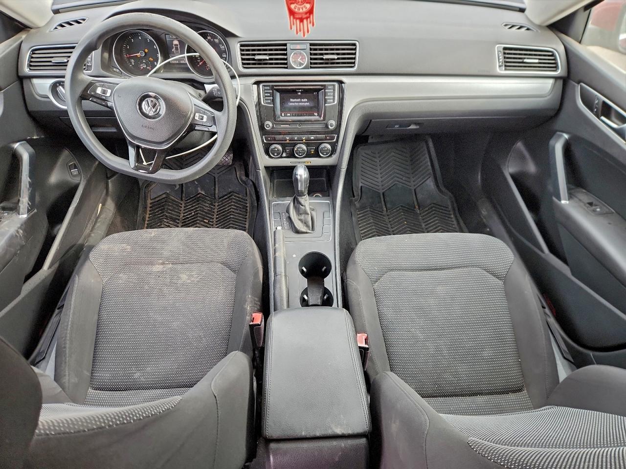2017 VOLKSWAGEN PASSAT S photo 8