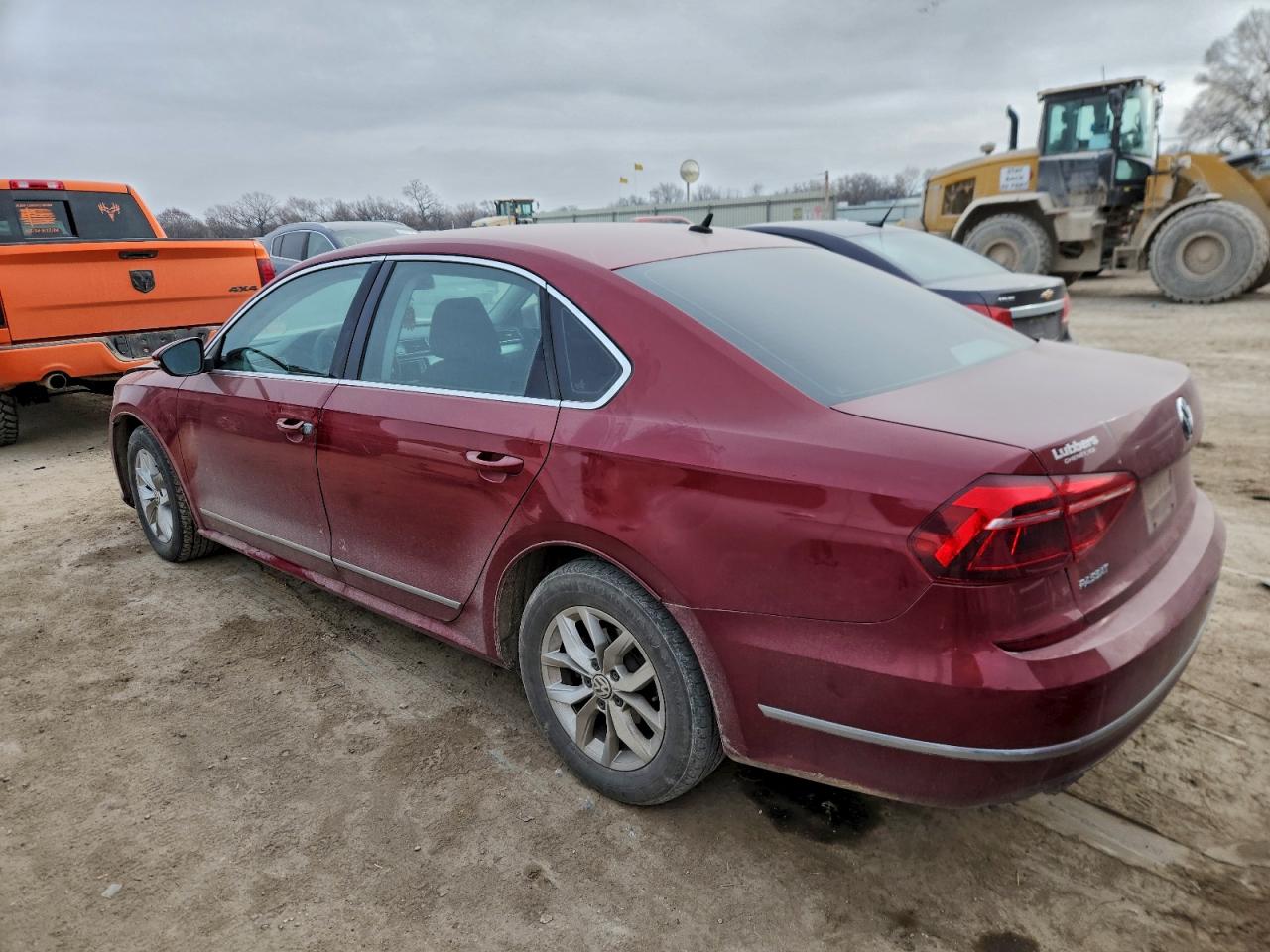 2017 VOLKSWAGEN PASSAT S photo 2
